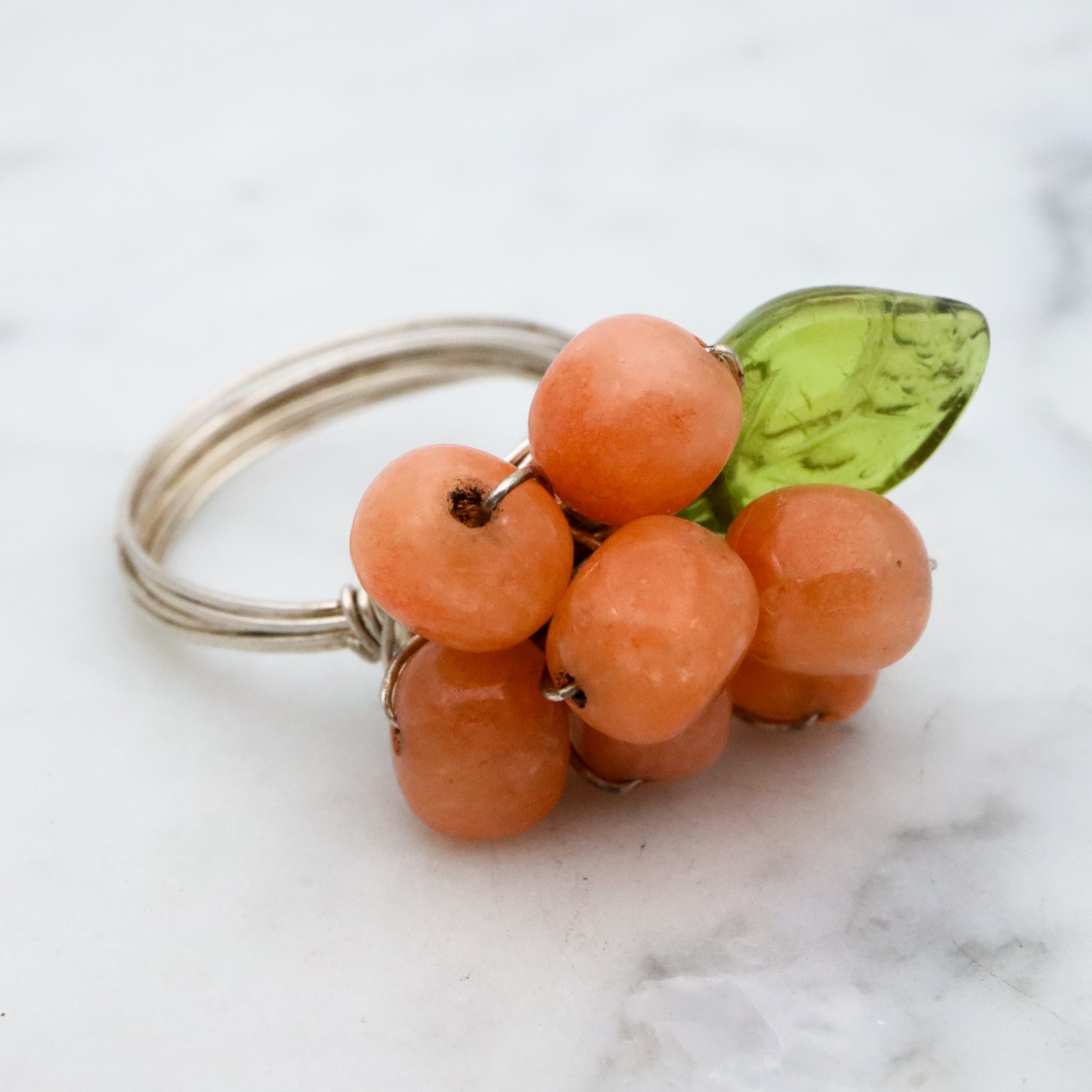 Vintage peach aventurine grape bunch ring w/wrapped sterling wire, size 6